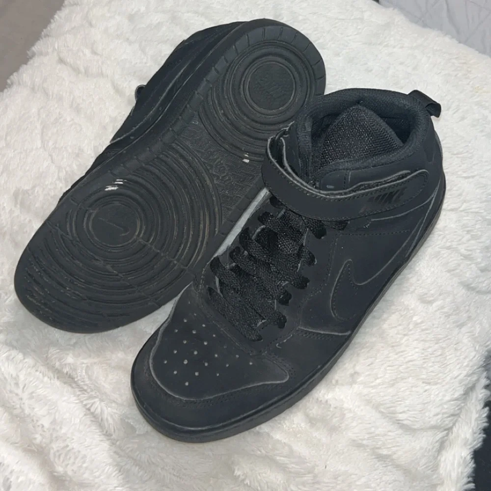 Nike Men's Black High-Top Sneakers with Strap